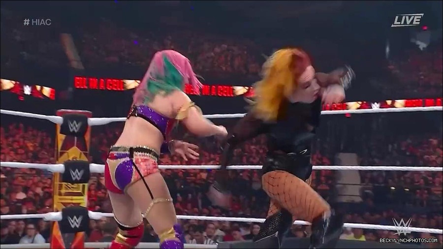 WWE_Hell_In_A_Cell_2022_720p_WEB_h264-HEEL_mp4_001775154.jpg