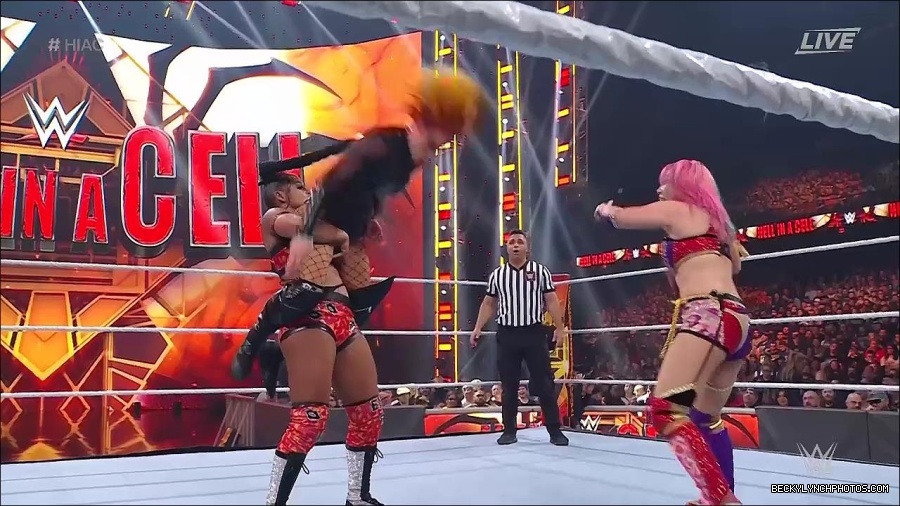 WWE_Hell_In_A_Cell_2022_720p_WEB_h264-HEEL_mp4_001782354.jpg