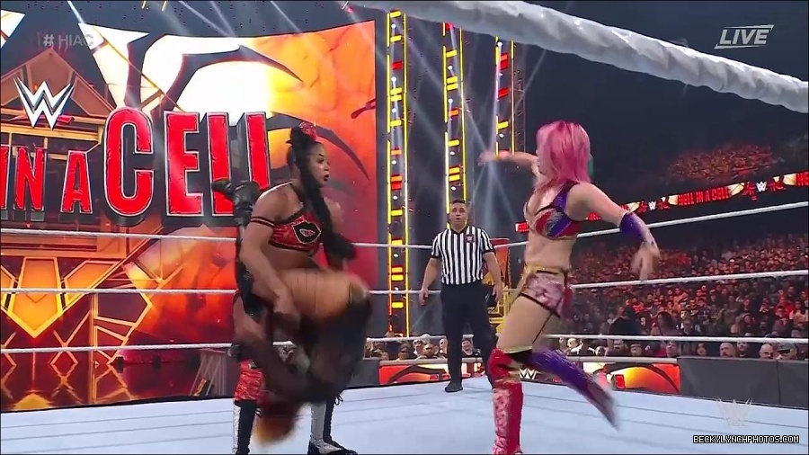 WWE_Hell_In_A_Cell_2022_720p_WEB_h264-HEEL_mp4_001782754.jpg