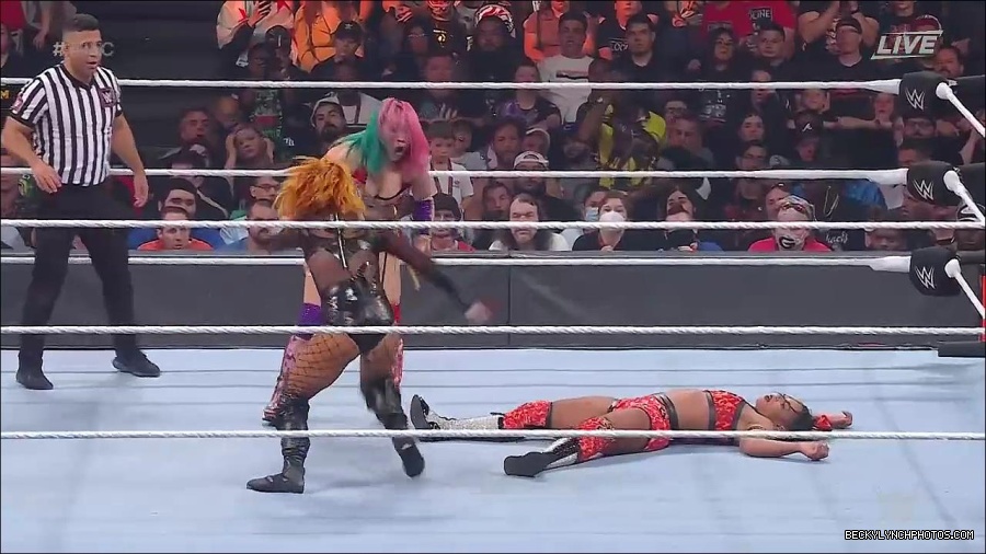 WWE_Hell_In_A_Cell_2022_720p_WEB_h264-HEEL_mp4_001785954.jpg