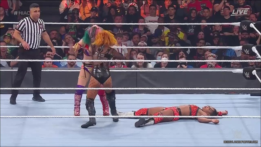 WWE_Hell_In_A_Cell_2022_720p_WEB_h264-HEEL_mp4_001786354.jpg
