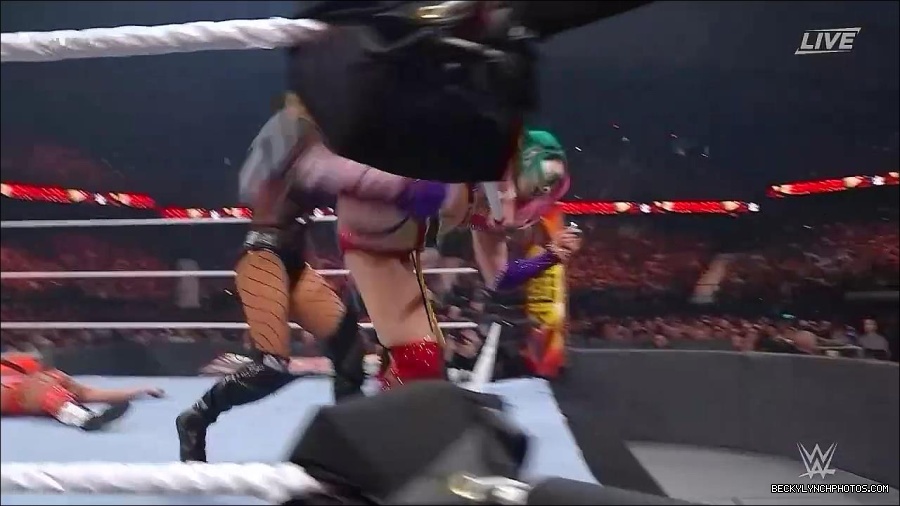 WWE_Hell_In_A_Cell_2022_720p_WEB_h264-HEEL_mp4_001787954.jpg