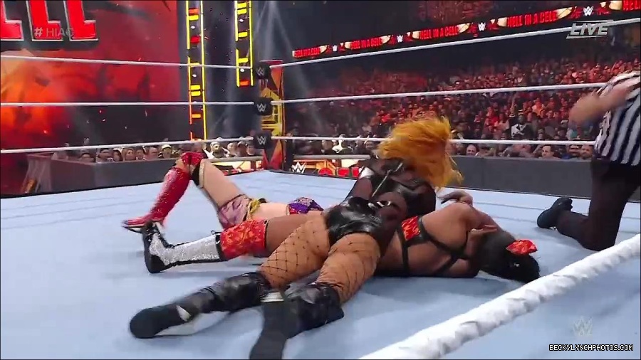 WWE_Hell_In_A_Cell_2022_720p_WEB_h264-HEEL_mp4_001792754.jpg