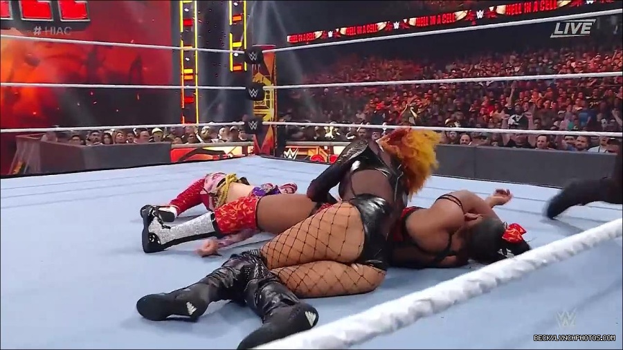 WWE_Hell_In_A_Cell_2022_720p_WEB_h264-HEEL_mp4_001793154.jpg