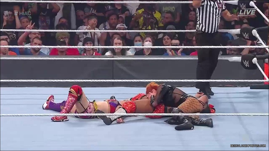 WWE_Hell_In_A_Cell_2022_720p_WEB_h264-HEEL_mp4_001793954.jpg