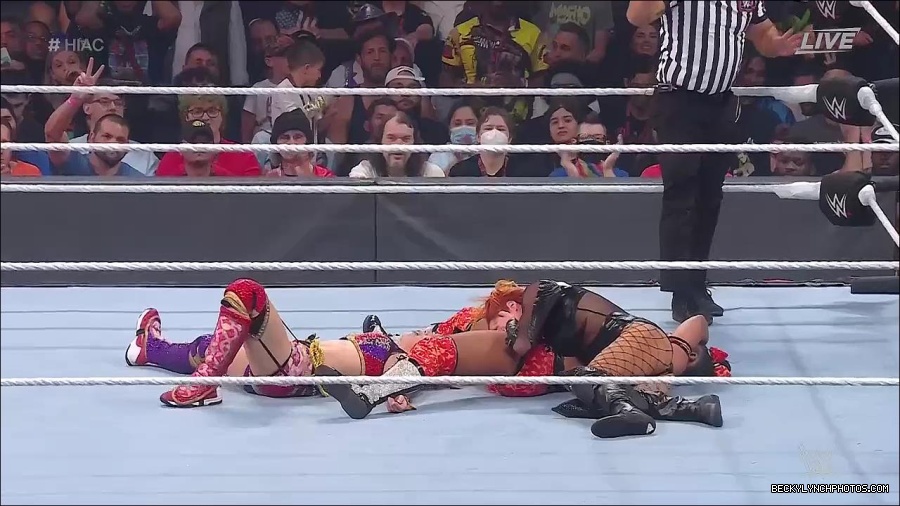WWE_Hell_In_A_Cell_2022_720p_WEB_h264-HEEL_mp4_001794354.jpg