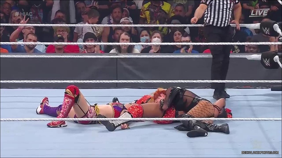 WWE_Hell_In_A_Cell_2022_720p_WEB_h264-HEEL_mp4_001794754.jpg