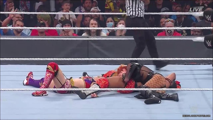 WWE_Hell_In_A_Cell_2022_720p_WEB_h264-HEEL_mp4_001795554.jpg