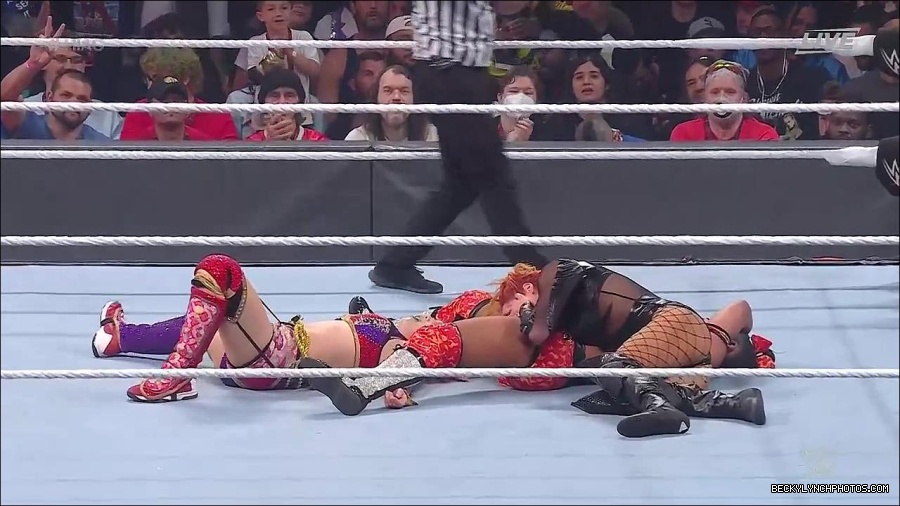 WWE_Hell_In_A_Cell_2022_720p_WEB_h264-HEEL_mp4_001795954.jpg
