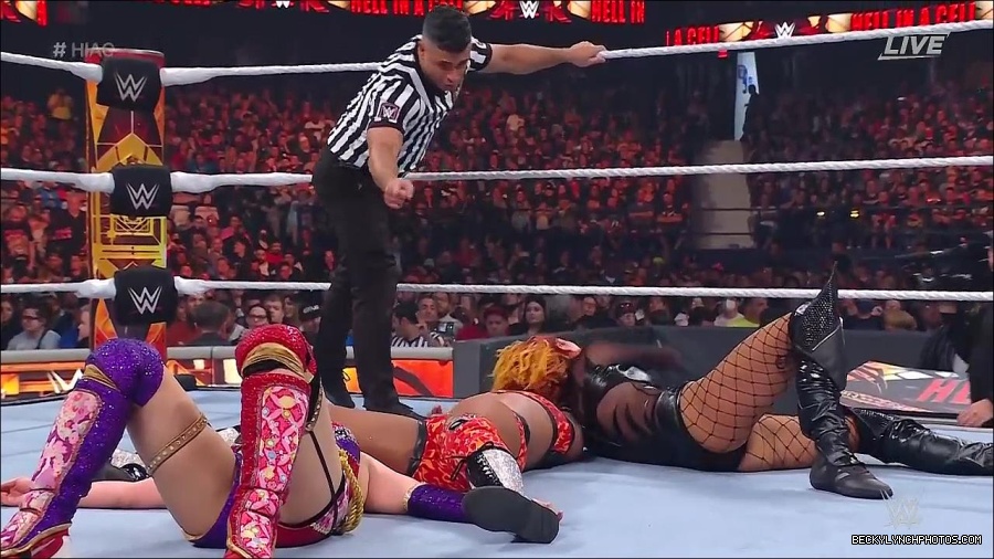 WWE_Hell_In_A_Cell_2022_720p_WEB_h264-HEEL_mp4_001801954.jpg