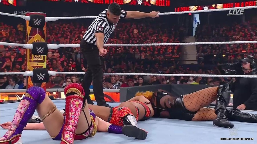 WWE_Hell_In_A_Cell_2022_720p_WEB_h264-HEEL_mp4_001802354.jpg