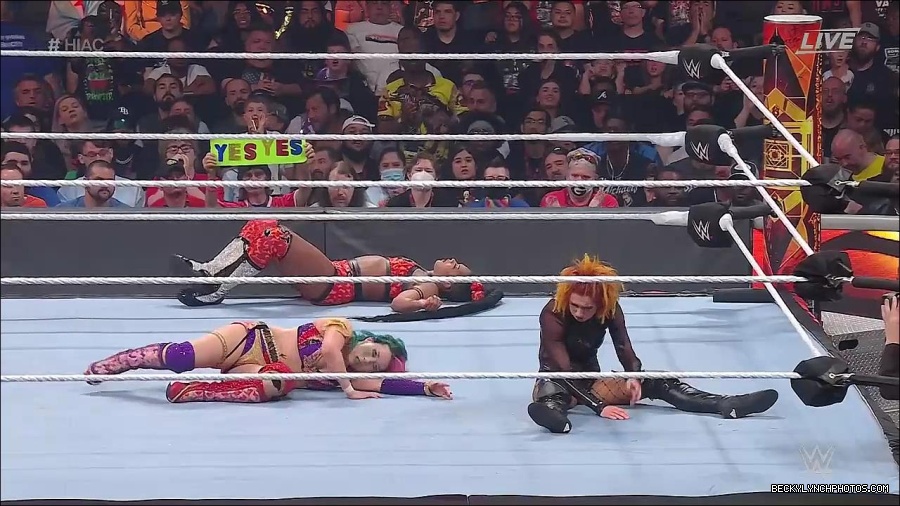 WWE_Hell_In_A_Cell_2022_720p_WEB_h264-HEEL_mp4_001823154.jpg
