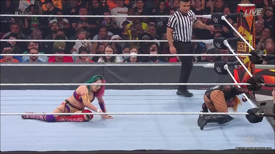 WWE_Hell_In_A_Cell_2022_720p_WEB_h264-HEEL_mp4_001829154.jpg