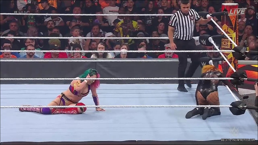 WWE_Hell_In_A_Cell_2022_720p_WEB_h264-HEEL_mp4_001829554.jpg