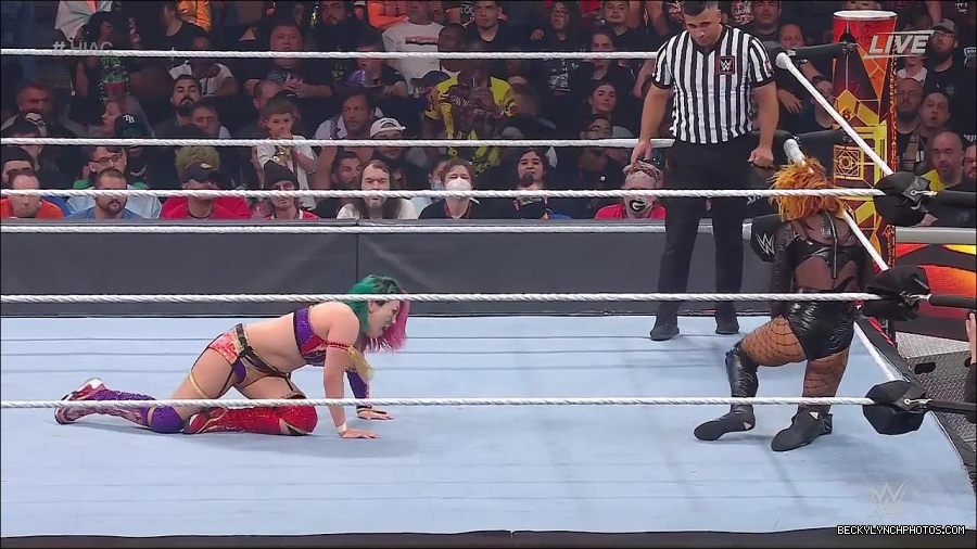 WWE_Hell_In_A_Cell_2022_720p_WEB_h264-HEEL_mp4_001830754.jpg