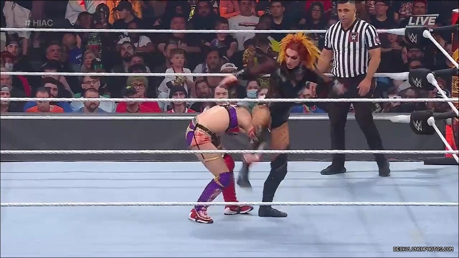 WWE_Hell_In_A_Cell_2022_720p_WEB_h264-HEEL_mp4_001835954.jpg