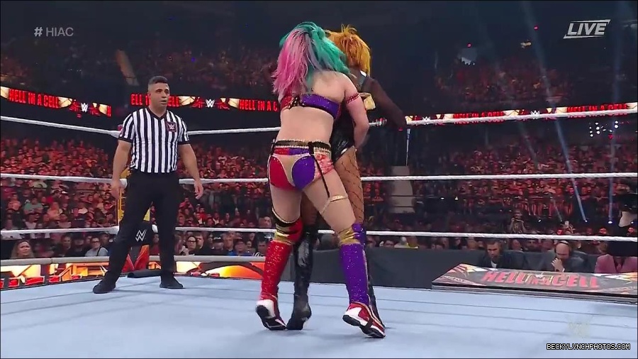 WWE_Hell_In_A_Cell_2022_720p_WEB_h264-HEEL_mp4_001836754.jpg