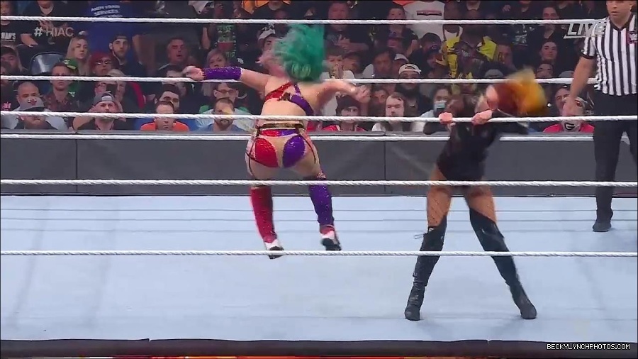 WWE_Hell_In_A_Cell_2022_720p_WEB_h264-HEEL_mp4_001843554.jpg