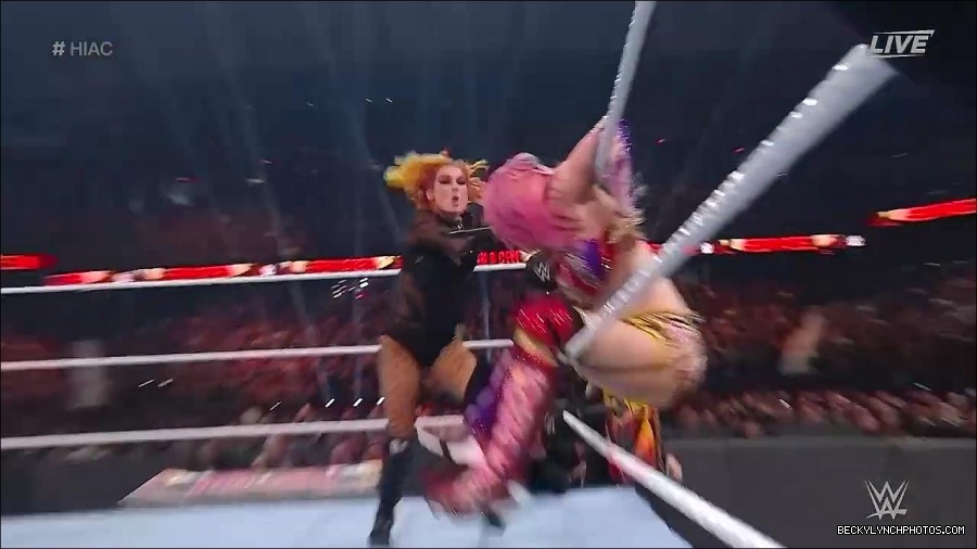 WWE_Hell_In_A_Cell_2022_720p_WEB_h264-HEEL_mp4_001843954.jpg