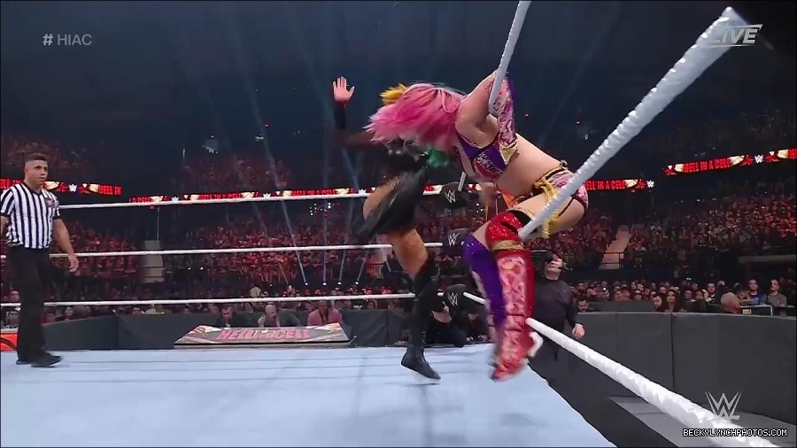 WWE_Hell_In_A_Cell_2022_720p_WEB_h264-HEEL_mp4_001844354.jpg