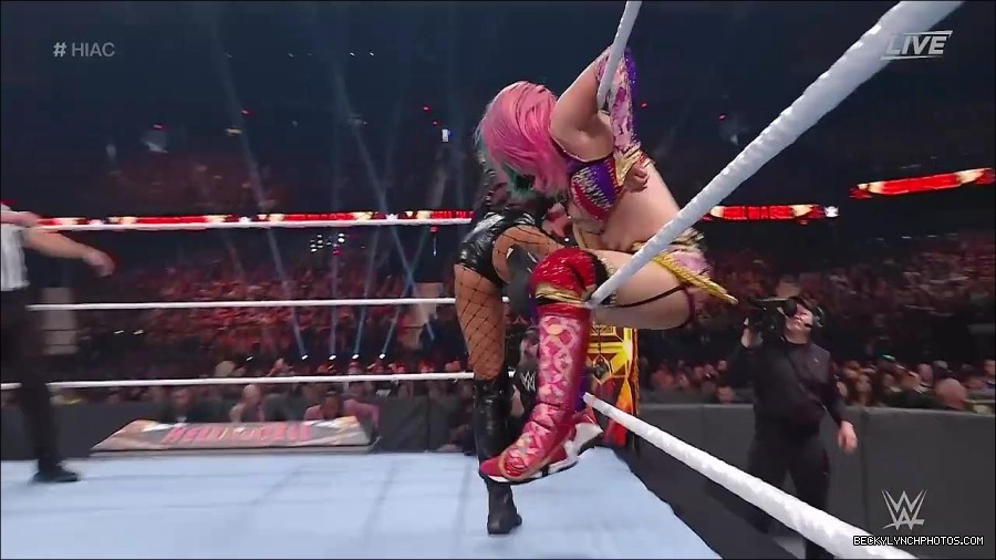 WWE_Hell_In_A_Cell_2022_720p_WEB_h264-HEEL_mp4_001845154.jpg