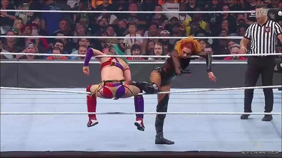 WWE_Hell_In_A_Cell_2022_720p_WEB_h264-HEEL_mp4_001845554.jpg