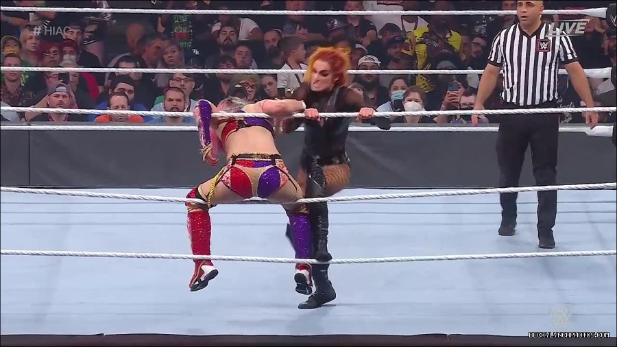 WWE_Hell_In_A_Cell_2022_720p_WEB_h264-HEEL_mp4_001847554.jpg