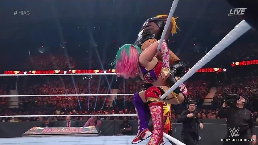 WWE_Hell_In_A_Cell_2022_720p_WEB_h264-HEEL_mp4_001849154.jpg