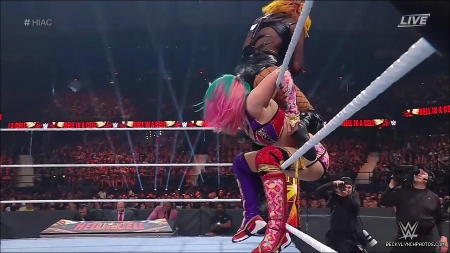 WWE_Hell_In_A_Cell_2022_720p_WEB_h264-HEEL_mp4_001849554.jpg