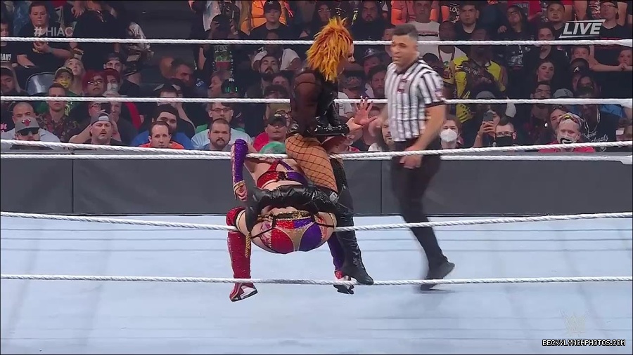 WWE_Hell_In_A_Cell_2022_720p_WEB_h264-HEEL_mp4_001850354.jpg