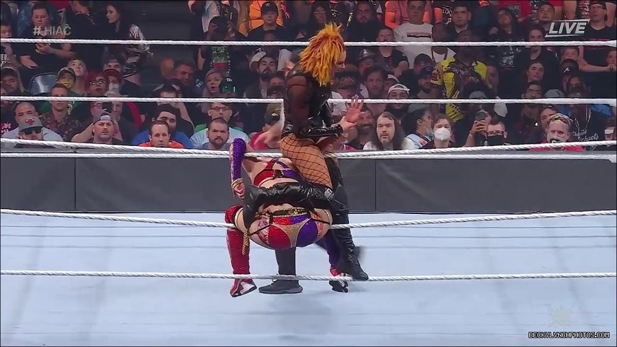 WWE_Hell_In_A_Cell_2022_720p_WEB_h264-HEEL_mp4_001850754.jpg