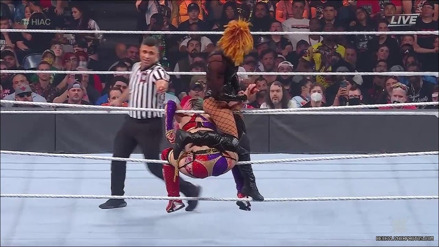 WWE_Hell_In_A_Cell_2022_720p_WEB_h264-HEEL_mp4_001851154.jpg