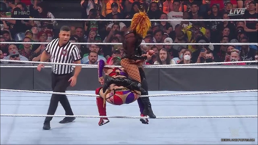 WWE_Hell_In_A_Cell_2022_720p_WEB_h264-HEEL_mp4_001851554.jpg