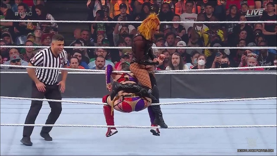 WWE_Hell_In_A_Cell_2022_720p_WEB_h264-HEEL_mp4_001851954.jpg