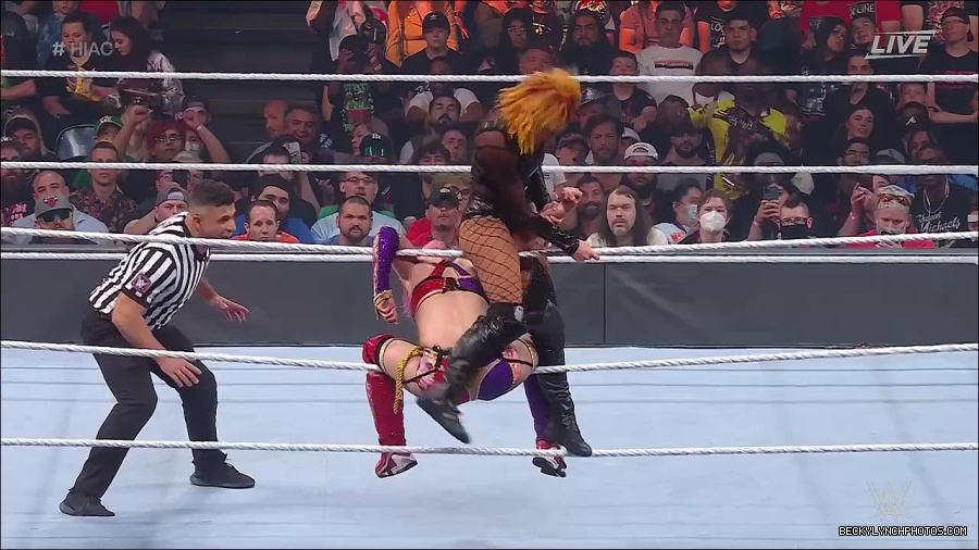 WWE_Hell_In_A_Cell_2022_720p_WEB_h264-HEEL_mp4_001852354.jpg