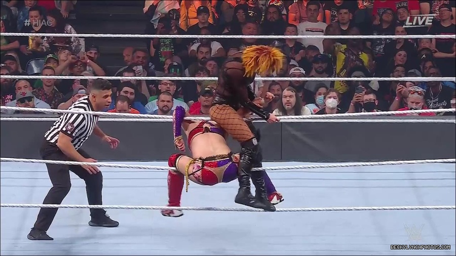 WWE_Hell_In_A_Cell_2022_720p_WEB_h264-HEEL_mp4_001852754.jpg
