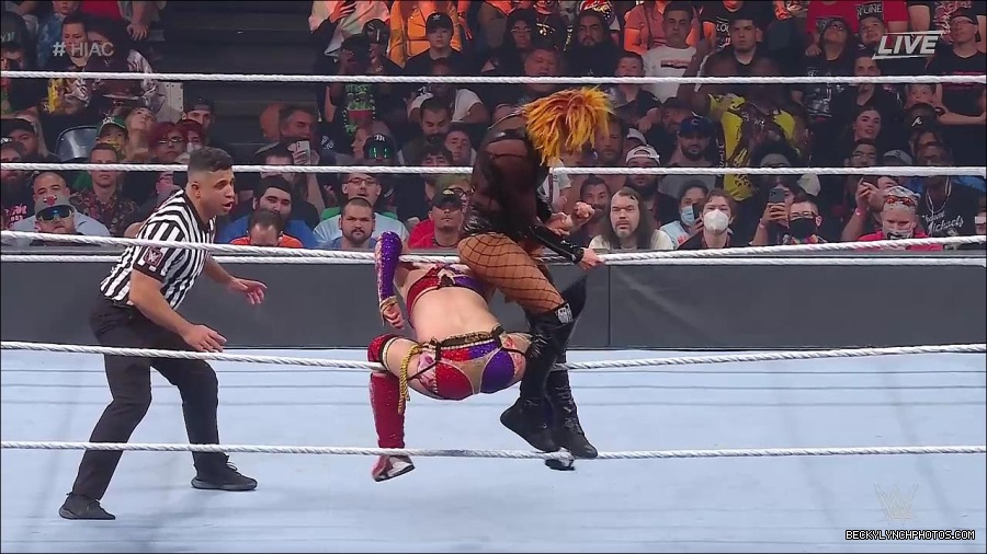 WWE_Hell_In_A_Cell_2022_720p_WEB_h264-HEEL_mp4_001853154.jpg