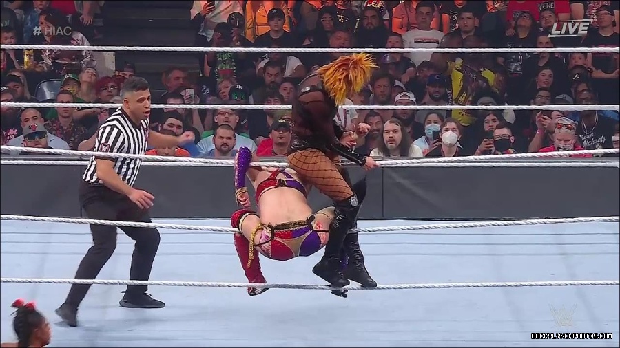 WWE_Hell_In_A_Cell_2022_720p_WEB_h264-HEEL_mp4_001853554.jpg