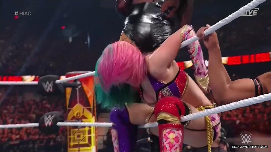 WWE_Hell_In_A_Cell_2022_720p_WEB_h264-HEEL_mp4_001854354.jpg