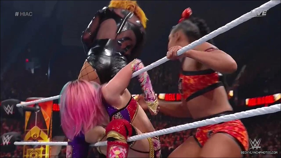 WWE_Hell_In_A_Cell_2022_720p_WEB_h264-HEEL_mp4_001855154.jpg