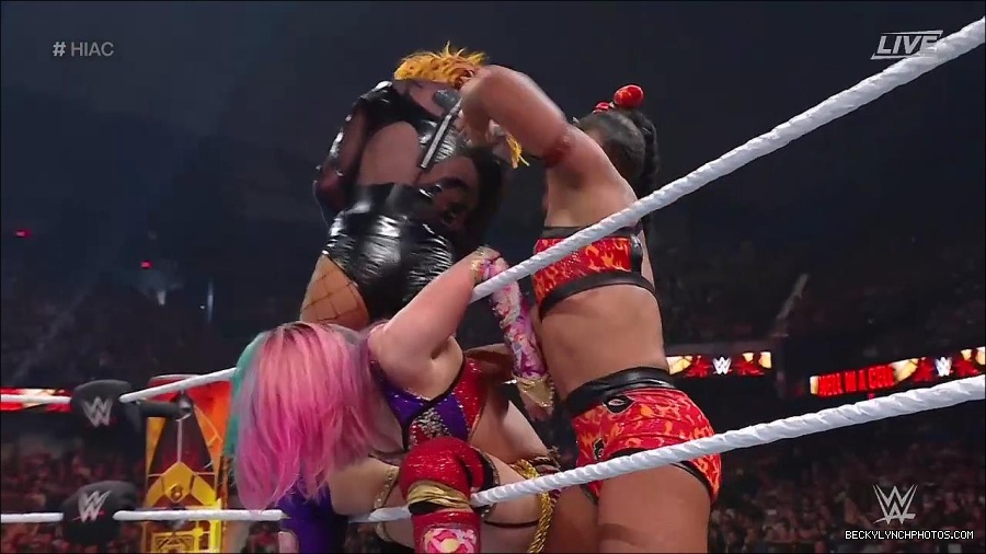 WWE_Hell_In_A_Cell_2022_720p_WEB_h264-HEEL_mp4_001855554.jpg