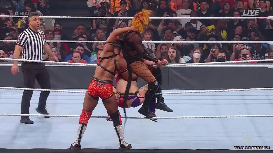 WWE_Hell_In_A_Cell_2022_720p_WEB_h264-HEEL_mp4_001856354.jpg