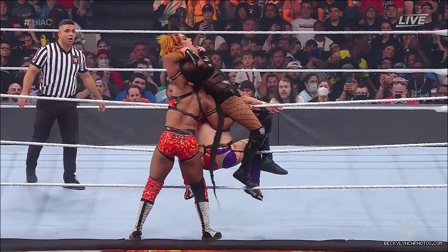 WWE_Hell_In_A_Cell_2022_720p_WEB_h264-HEEL_mp4_001857154.jpg