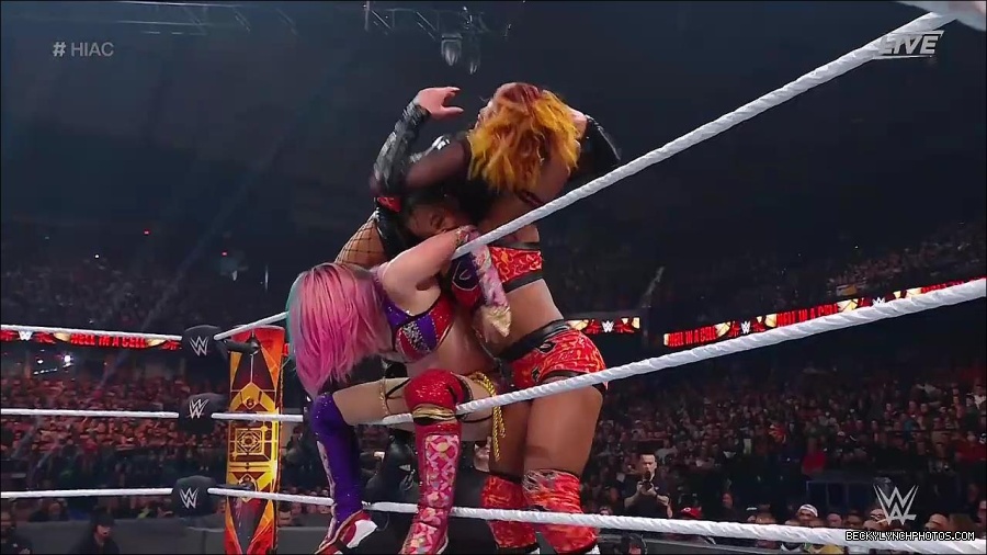 WWE_Hell_In_A_Cell_2022_720p_WEB_h264-HEEL_mp4_001857554.jpg