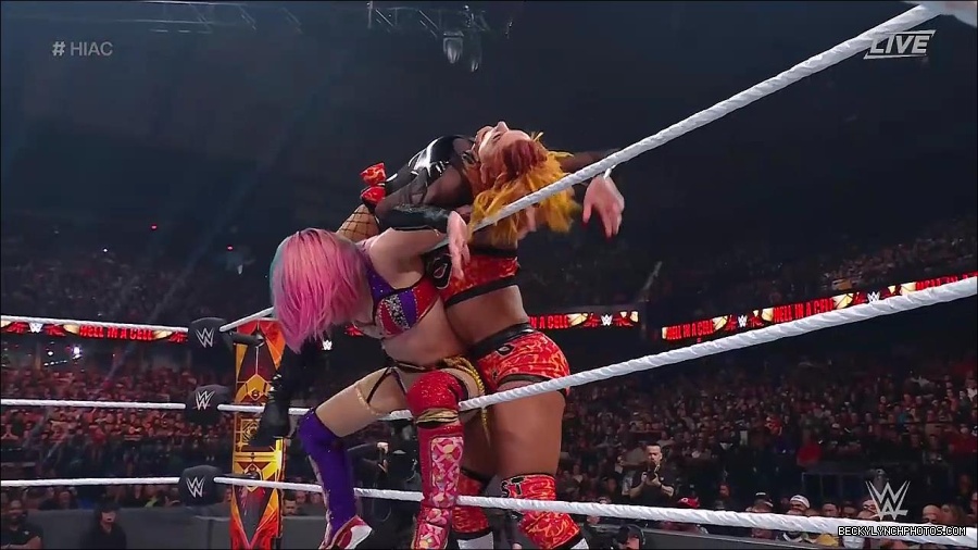 WWE_Hell_In_A_Cell_2022_720p_WEB_h264-HEEL_mp4_001857954.jpg
