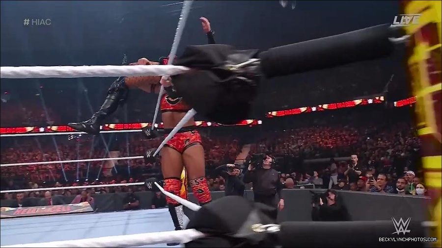 WWE_Hell_In_A_Cell_2022_720p_WEB_h264-HEEL_mp4_001860754.jpg