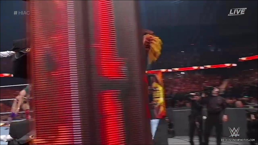 WWE_Hell_In_A_Cell_2022_720p_WEB_h264-HEEL_mp4_001861554.jpg