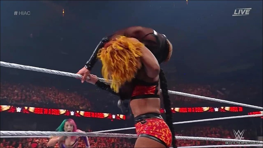 WWE_Hell_In_A_Cell_2022_720p_WEB_h264-HEEL_mp4_001863554.jpg