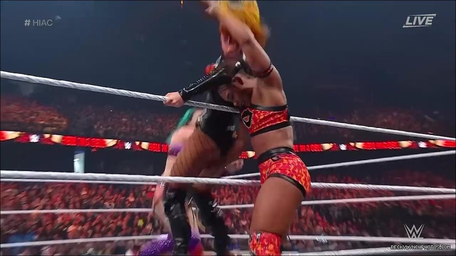 WWE_Hell_In_A_Cell_2022_720p_WEB_h264-HEEL_mp4_001864354.jpg