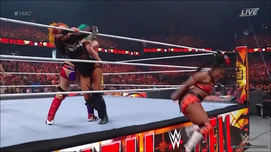WWE_Hell_In_A_Cell_2022_720p_WEB_h264-HEEL_mp4_001865554.jpg